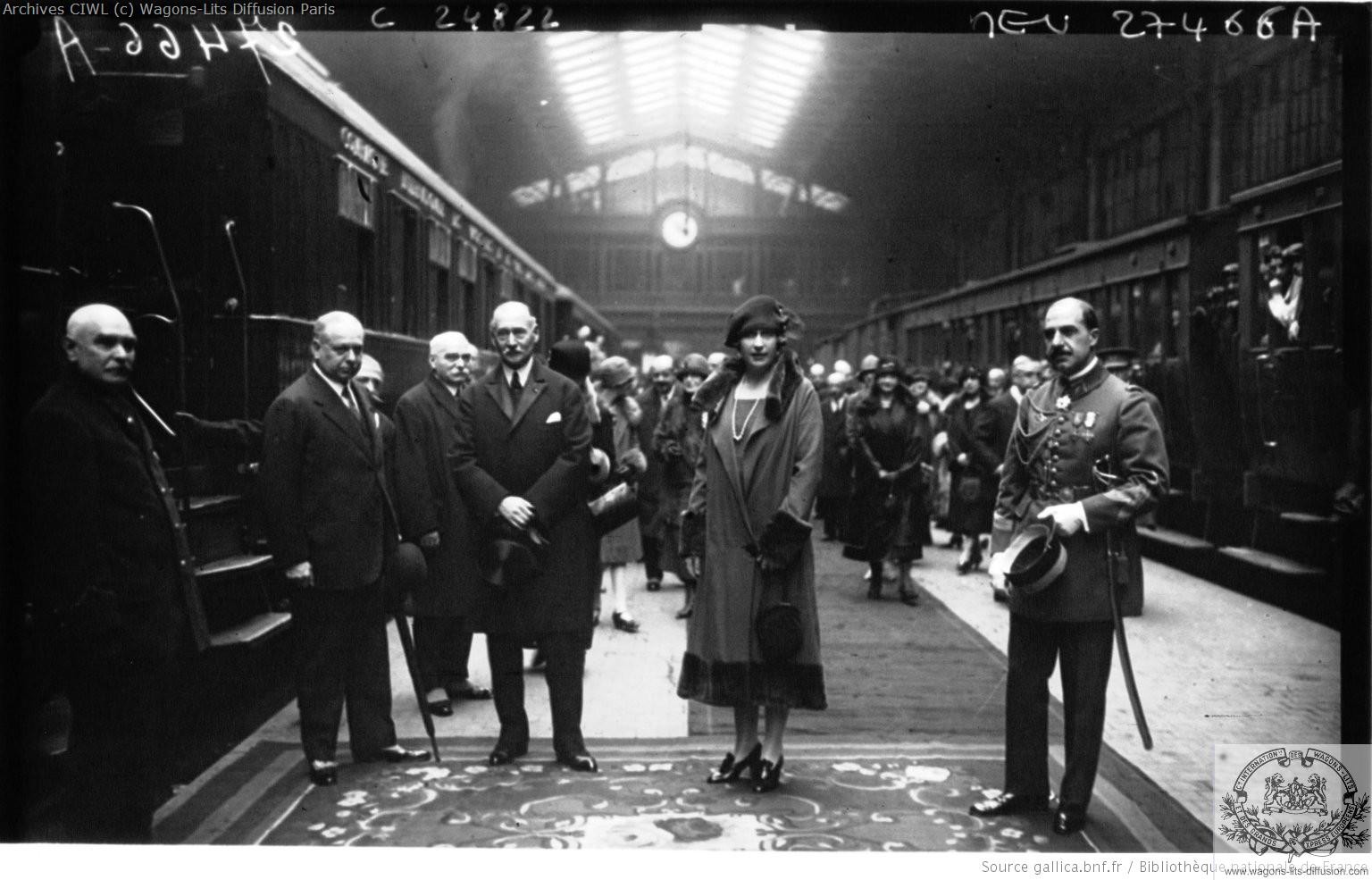 Wl depart de la reine d espagne pour londres 1926