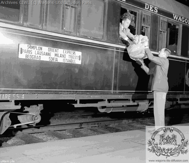 Wl transfert du courrier diplomatique en gare de milan 1950 32 