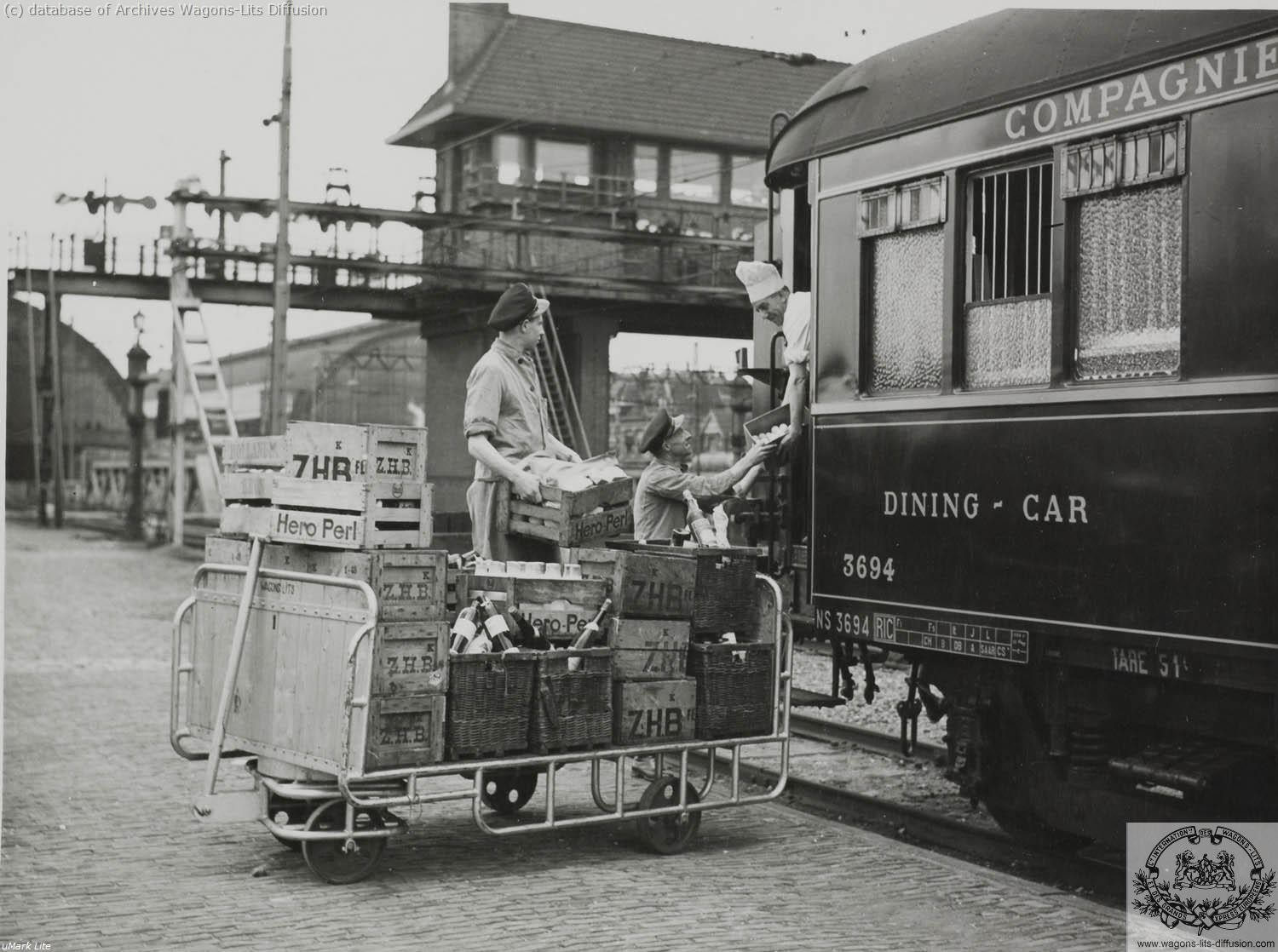 Wl voiture restaurant 3694 avitaillement a amsterdam en 1952